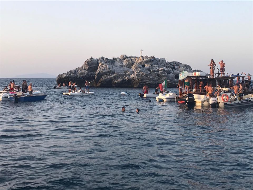 BROLO – Lo scoglio, con “Amarea”, ancora “testimonial” dell’Estate brolese