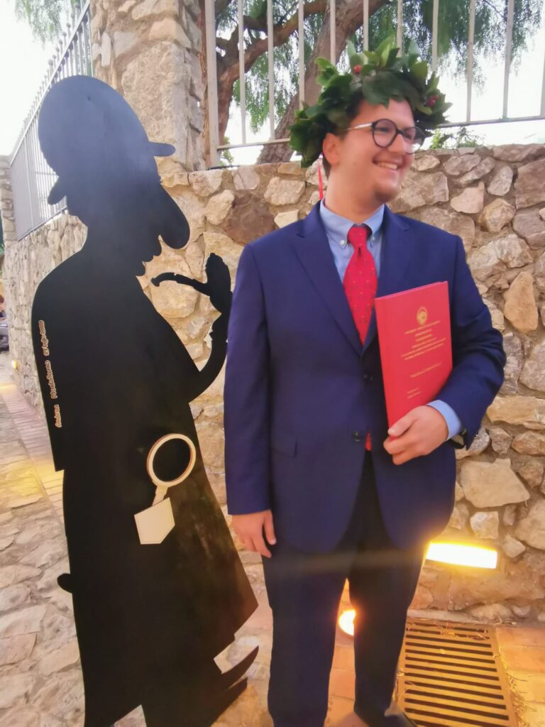 SCENA DEL CRIMINE – La laurea di Andrea Montalbano diventa un set…
