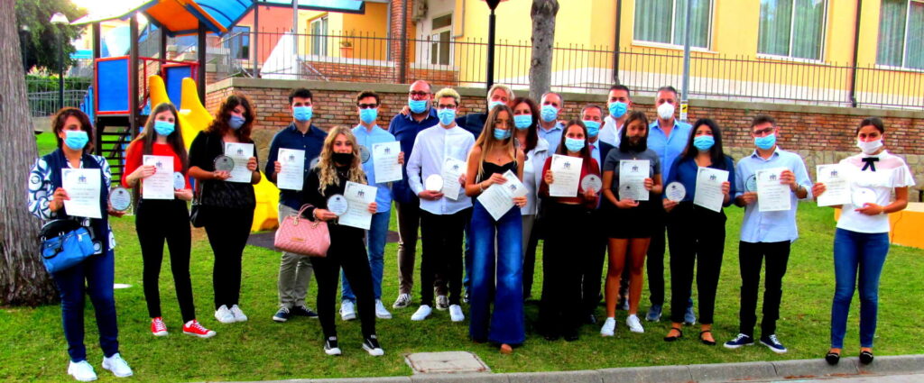 CENTISTI A BROLO – Ad essere premiati sono stati in 13