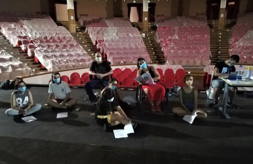 TEATRO – Al Mandanici di Barcellona la ripartenza si intitola “Juliet ≡ Romeo”