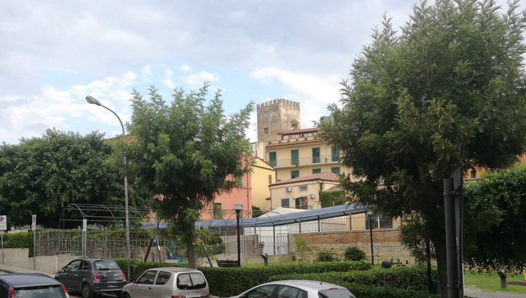 BROLO – Un nuovo “tunnel” per la scuola di piazza Roma