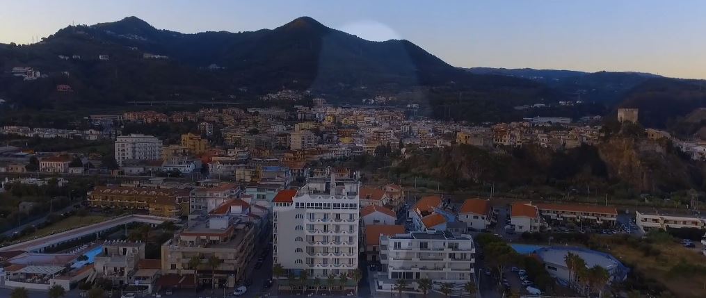 SPAZI – A Brolo si rinnova la convenzione tra comune e “Brolo Integrazione” mentre si trovano i locali per l’Usca Scolastica