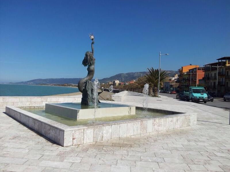 SANT’AGATA MILITELLO – Odori sgradevoli in via Cosenz. Vitale interroga il sindaco