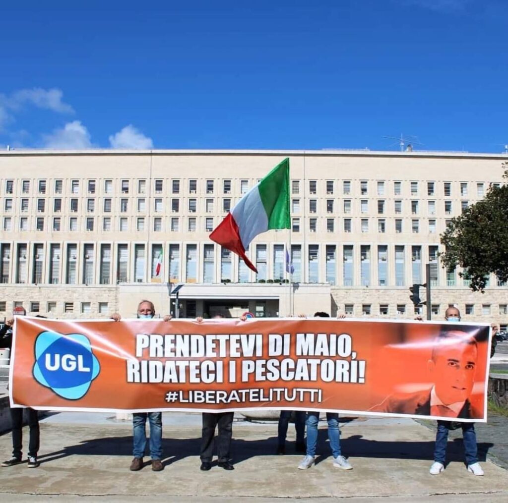 PESCATORI DI MAZARA – Le foto della protesta dell’UGL e l’appello del Papa