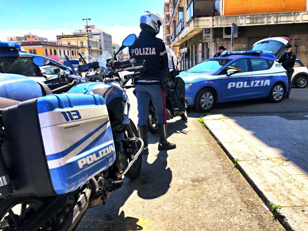 SANT’AGATA MILITELLO – Invitato ad indossare la mascherina aggredisce poliziotti. Arrestato