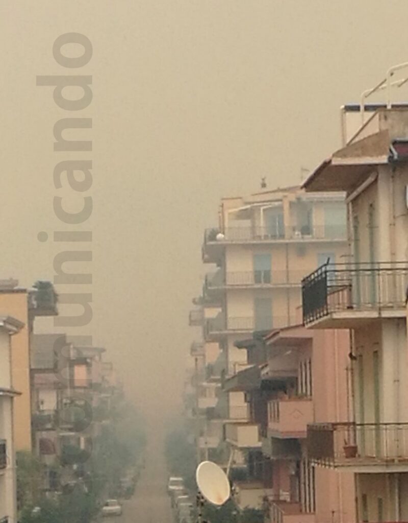 FUMO – Quello che avvolge via Vittorio Veneto a Capo d’Orlando