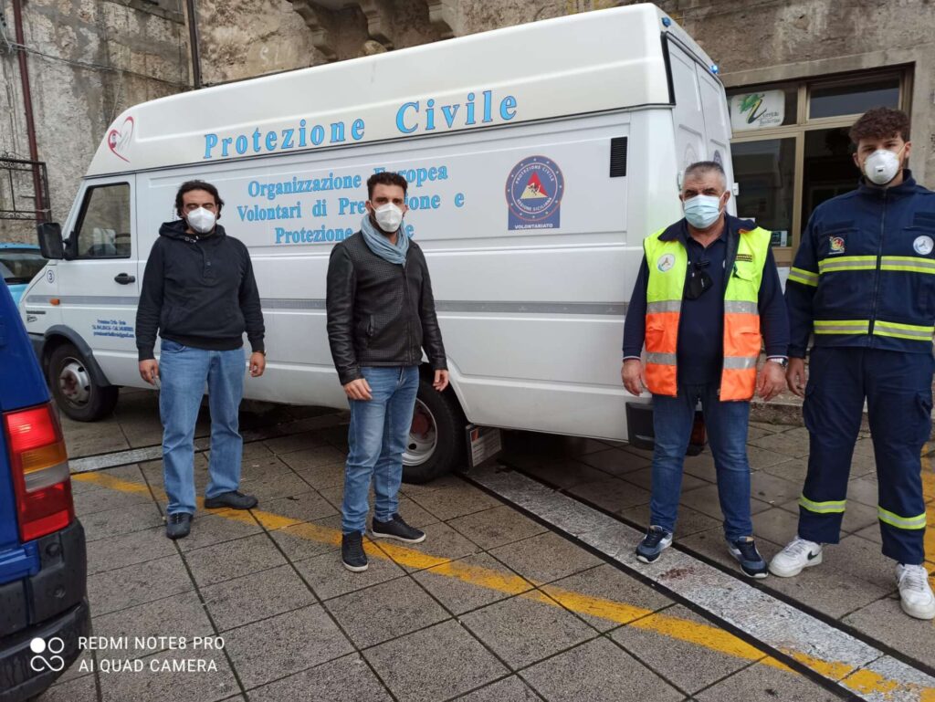 BROLO CON GALATI – La Protezione Civile consegna giochi e generi di prima necessità