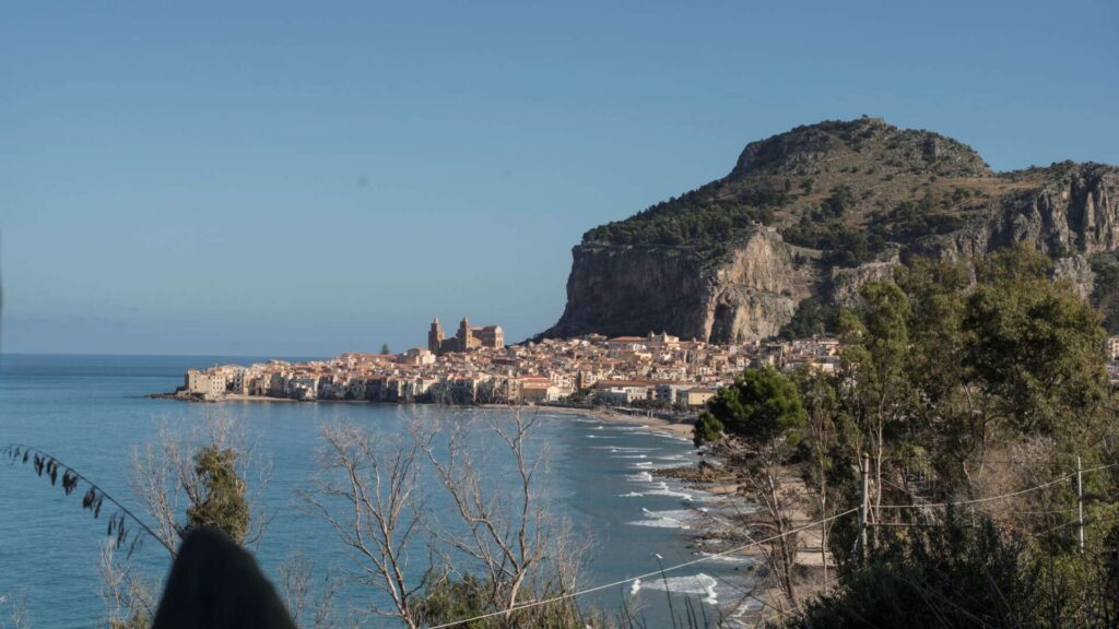 CEFALU’ – Il Consiglio di Giustizia Amministrativa sospende ordinanza di demolizione di opere realizzate all’interno della fascia di rispetto