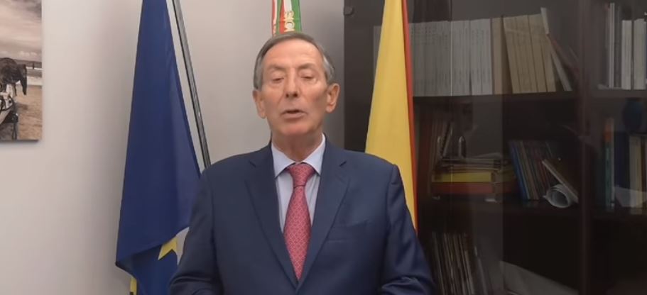 BROLO – Altri “positivi”. Il plesso delle ex scuole medie chiuso fino a sabato. L’opposizione chiede più informazione