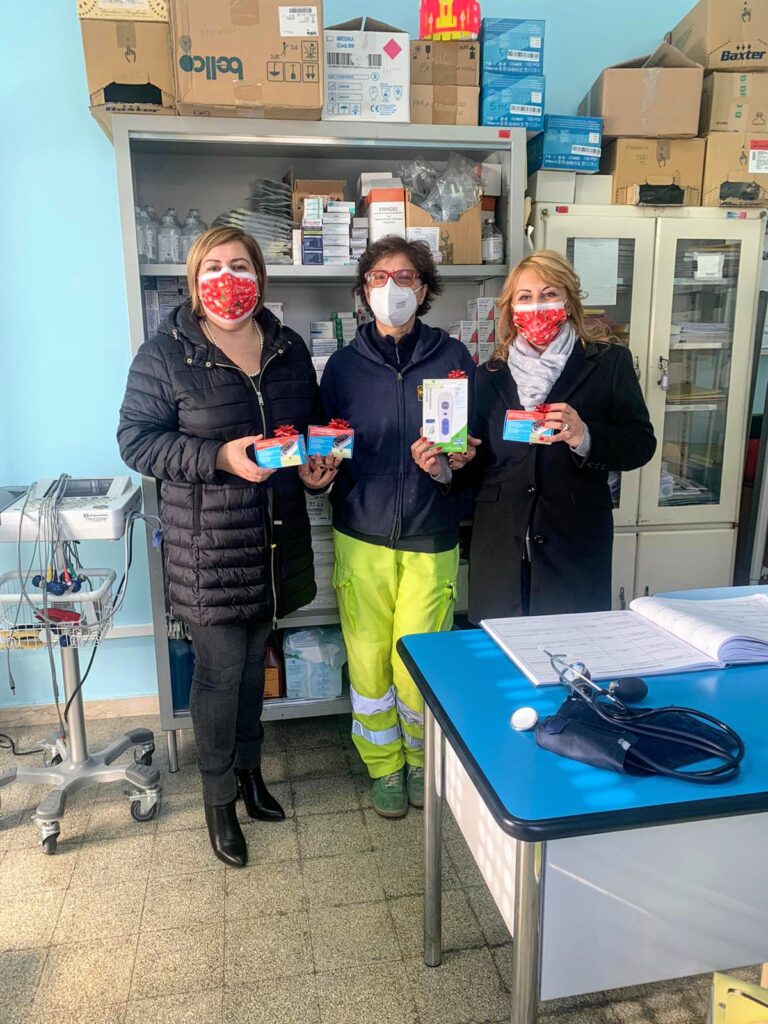NATALE A BROLO – Pensando a Medici e Anziani, in dono anche i saturimetri