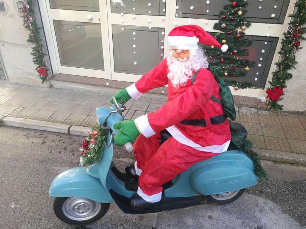 CARTOLINE DI NATALE – Il Vespino e Babbo Natale