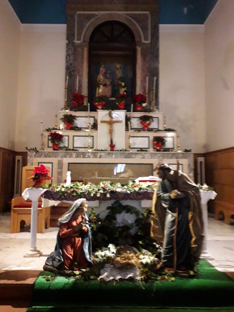 NATALE 2020 – L’atmosfera della festa si ritrova anche negli auguri del sindaco alle “nonnine” di Floresta