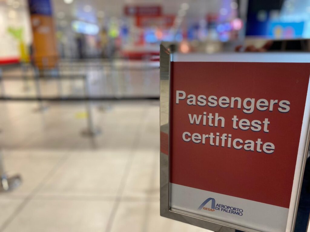 COVID – Aeroporto Palermo, da oggi tamponi rapidi anche per chi parte