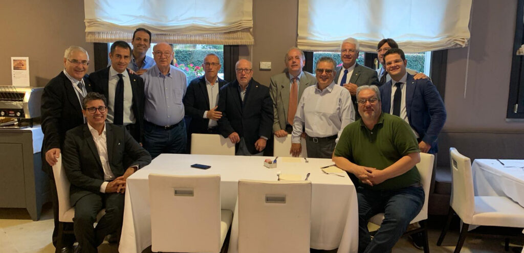 COVID, FIRMATO L’ACCORDO RAZZA – Ordine professionali: “Vaccini per tutti i medici e gli odontoiatri”