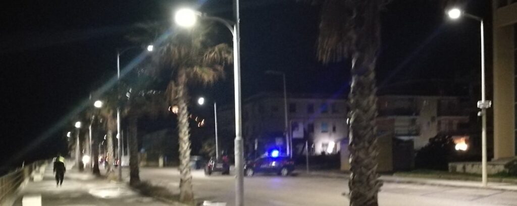 ARRESTI A PONTE NASO – Lanciano la droga dall’auto tentando di sfuggire ai carabinieri