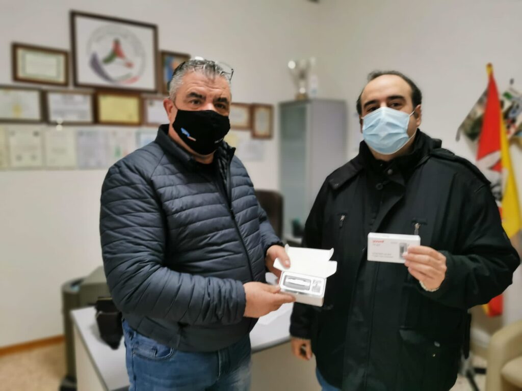 IMPEGNO SOCIALE – Uno studio di ingegneri a Brolo dona 3 saturimetri alla Protezione Civile