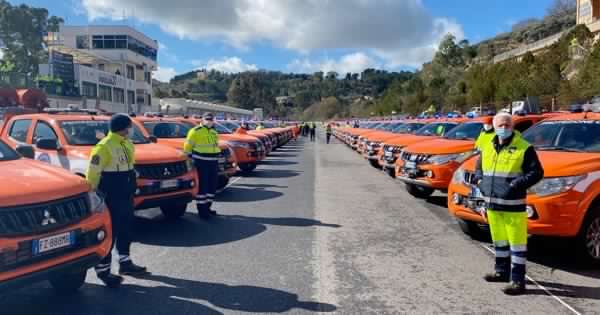 PROTEZIONE CIVILE – Musumeci consegna 100 mezzi al volontariato