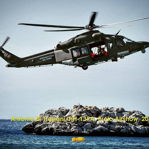 “MAREVIGLIOSO” AW 139 – La sua foto che volteggia sullo scoglio di Brolo diventa un’icona