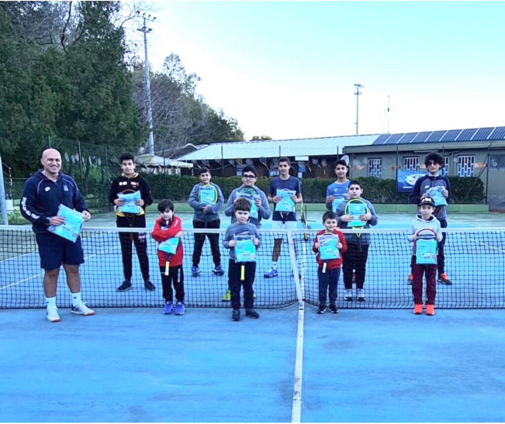 TENNIS BROLO – L’abbigliamento degli Allievi della Scuola Tennis sa di “Pistì”