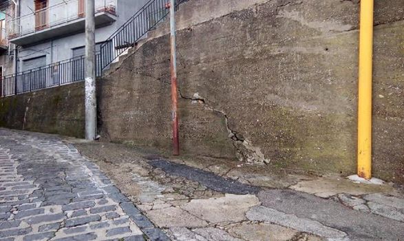 DISSESTO IDROGEOLOGICO – Frazzanò, lavori di consolidamento nel centro storico