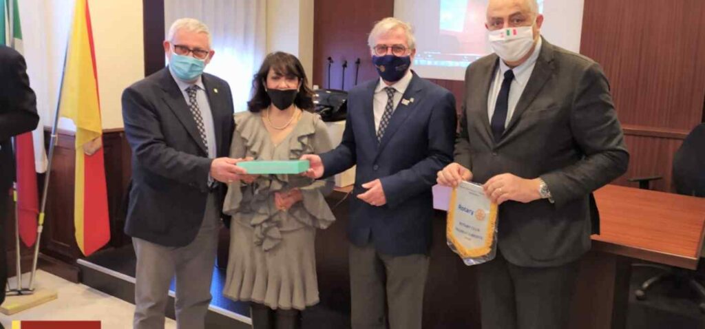 COVID – Tablet agli studenti siciliani da Rotary e Governo Usa