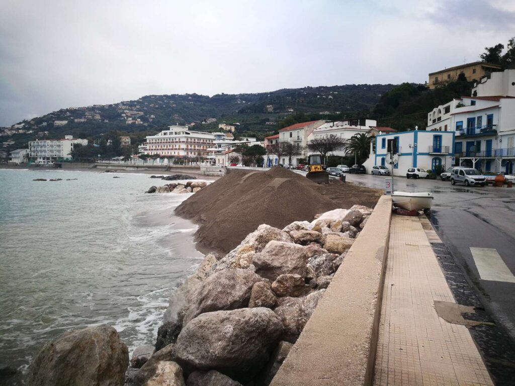 LAVORI – La spiaggia che sarà a San Gregorio