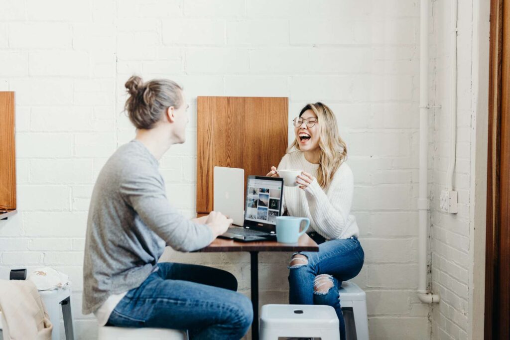 INCONTRI – Dalle conversazioni online all’amore: i segreti del successo