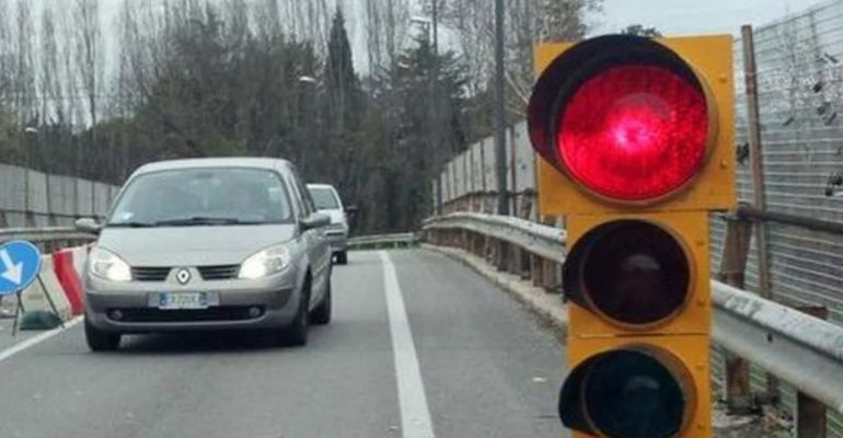 MILAZZO – Da domani limitazione al transito sulla S.P. 67 in corrispondenza del cavalcavia autostradale n. 9
