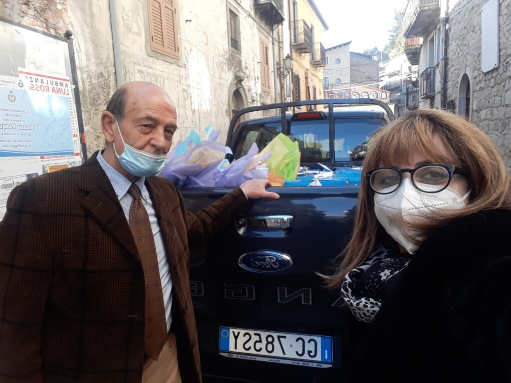 FLORESTA – Gli auguri dell’amministrazione… la “colomba” in tutte le famiglie