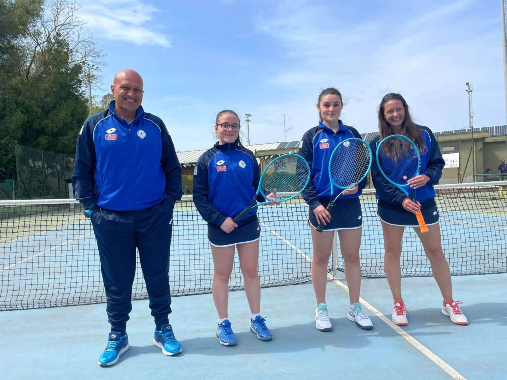 TENNIS FEMMINILE – Prova maiuscola per le straordinarie ragazze del Circolo Tennis Brolo “Pistì”