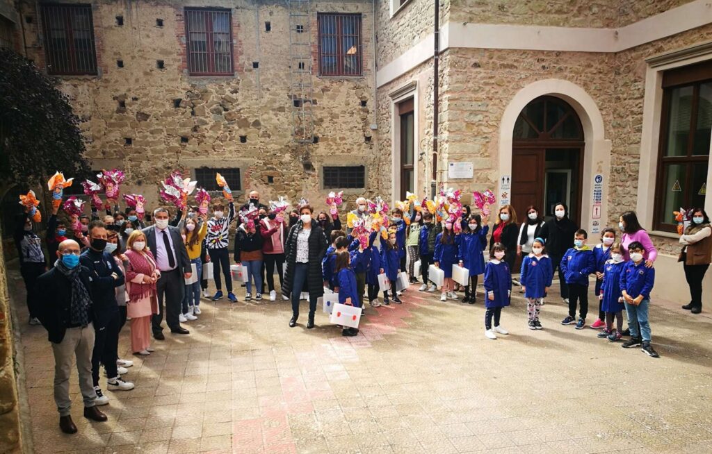 FICARRA – La Pro Loco, la Squadra di Calcio e l’Amministrazione Comunale  fanno gli auguri di Pasqua agli studenti