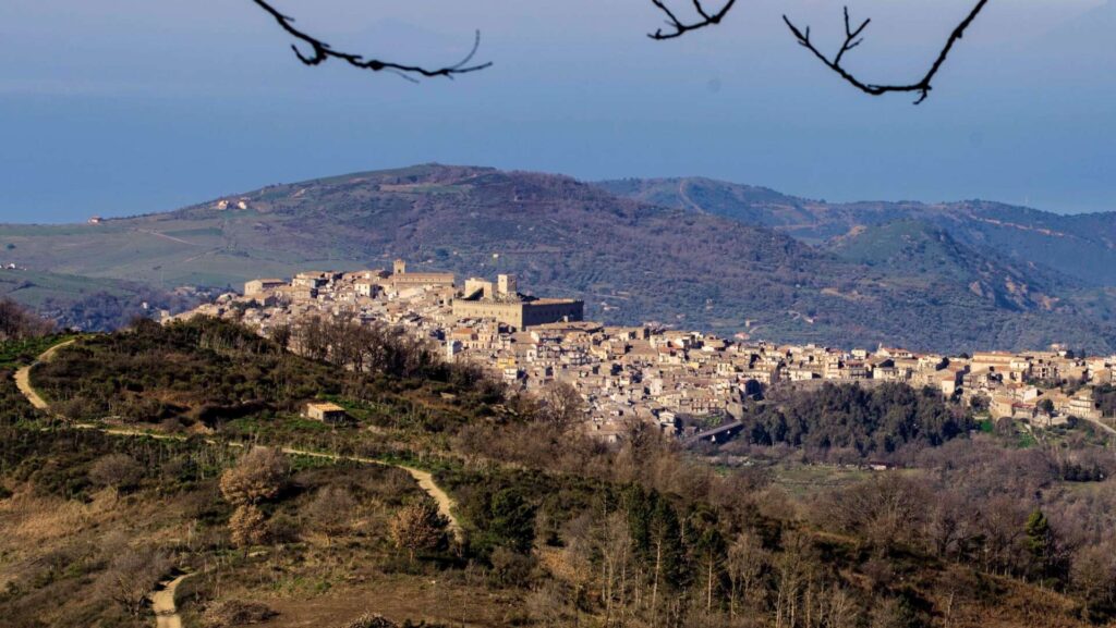 BELLA SICILIA – Martedi telecamere puntate su Montalbano Elicona