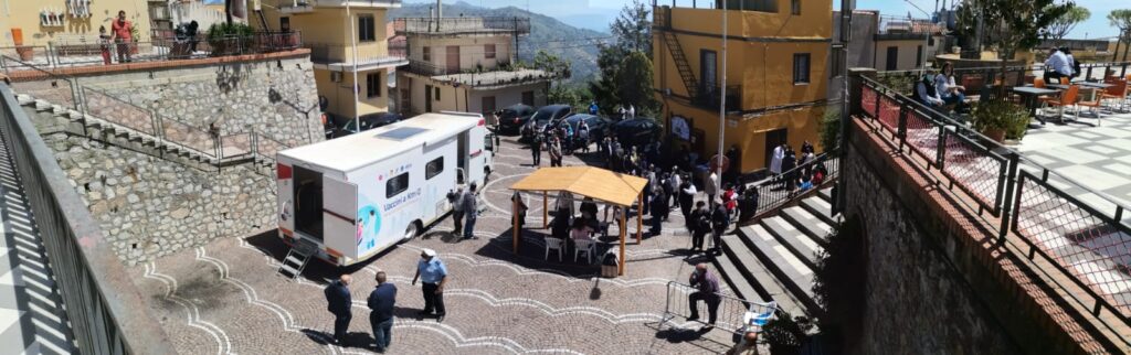 VACCINI – A Messina il primo “camper anti-covid” a km zero per raggiungere i Comuni sotto i 1000 abitanti