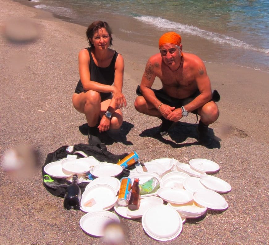 DOMENICA DI PULIZIA – I Volontari ripuliscono spiagge e fondali della caletta della Torre, a Gliaca di Piraino