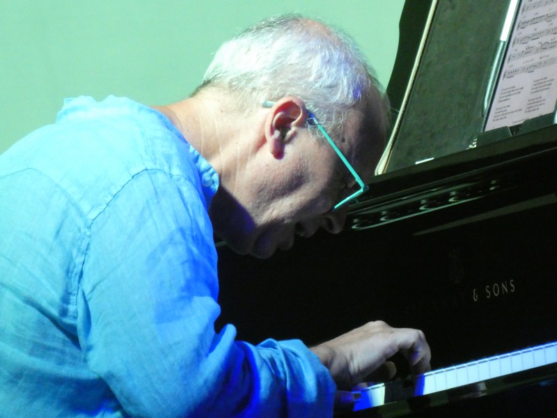 RESTATE AL MUME – Domenica il ritorno di Giovanni Renzo per la Filarmonica Laudamo: Cosmic Concert Special Edition