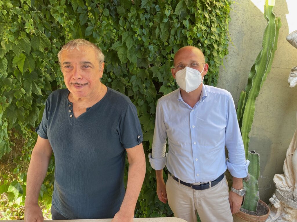 VACCINI – Nino Frassica scende in campo con un video appello ai messinesi: “Fidatevi della scienza e vaccinatevi!”