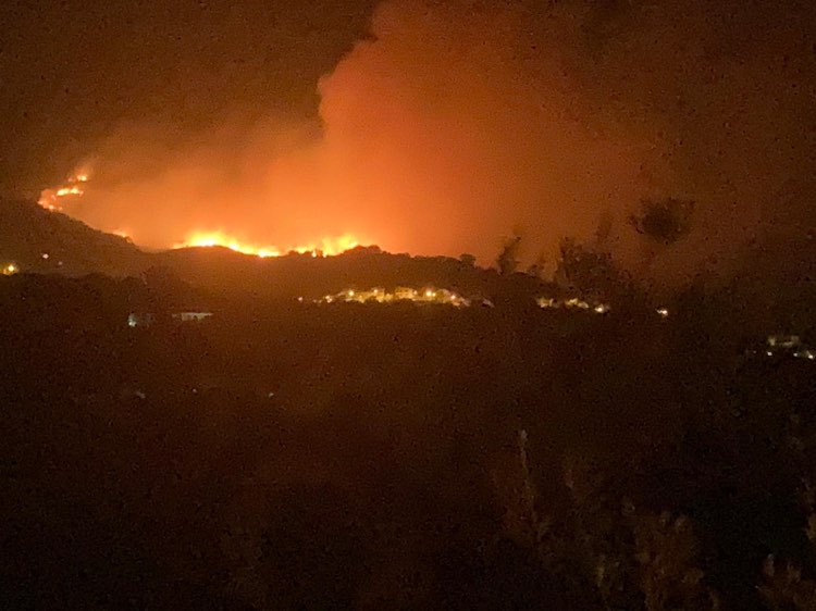 INCENDI – Bruciano le campagne di Sorrentini e Montagnareale