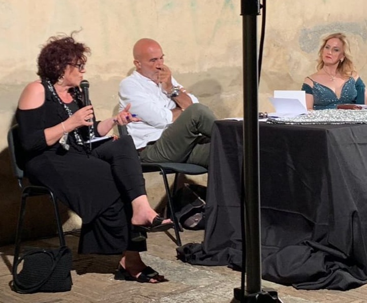 “LA COMUNICAZIONE PUBBLICA COME SERVIZIO” – Parlando di Norme e Trasparenza. Presentato il libro di Giuseppina Laguidara