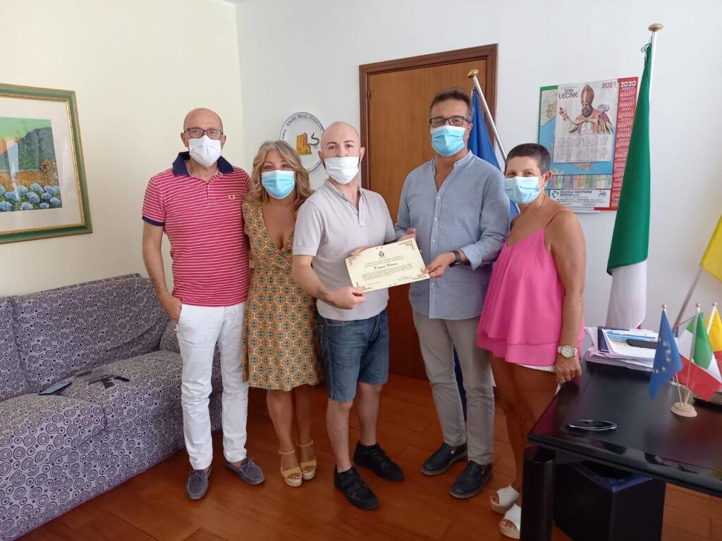 VITA D’ARTISTA – Tregor Russo sta soggiornando nel borgo medievale di Sinagra