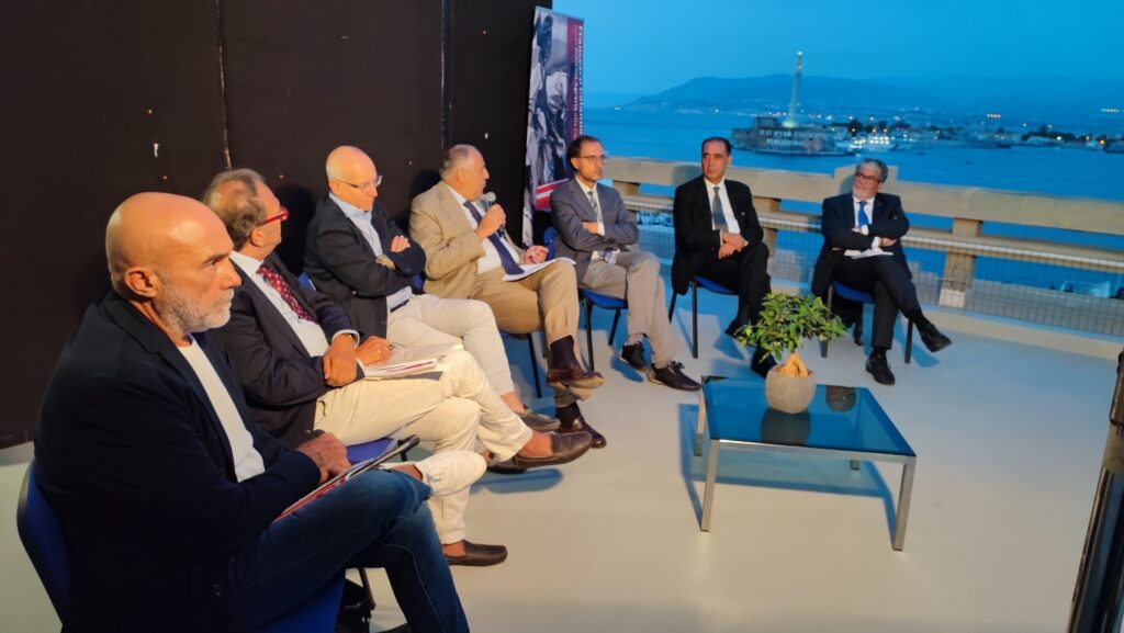 NON SOLO RIFORMA AGRARIA – Francesco Calanna presenta il suo libro sulla “terrazza” dell’Inps di Messina