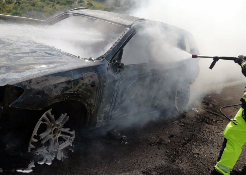 AUTOSTRADE SICILIANE – Auto dilaniata dalle fiamme sulla A20, scongiurato il peggio