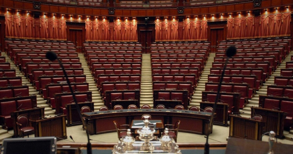 SCENARI – Movimenti scomposti di una generazione politica “cancellata”