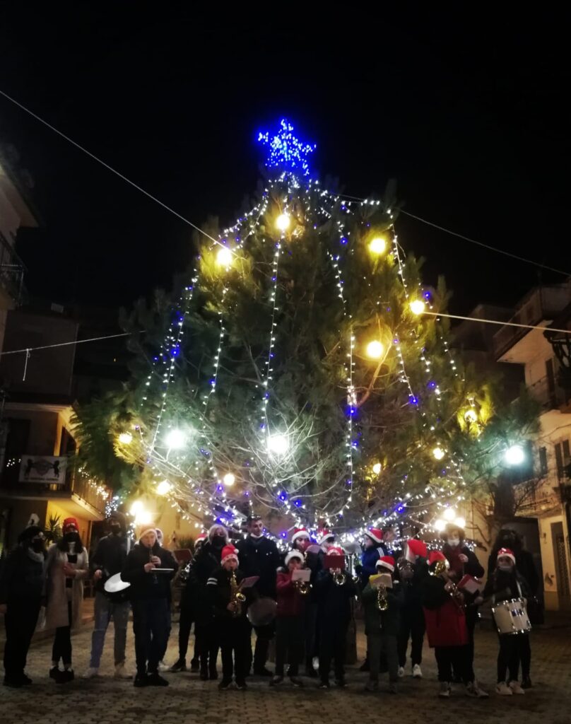 ARIA DI NATALE – A Sinagra la “via dei Presepi”