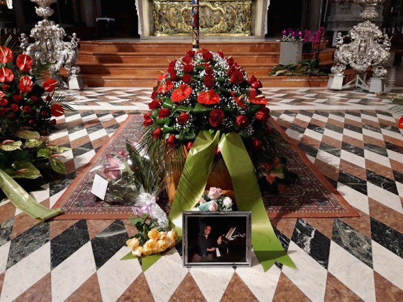 MELO MAFALI – Al duomo di Messina, l’ultimo abbraccio sulle note di Bach