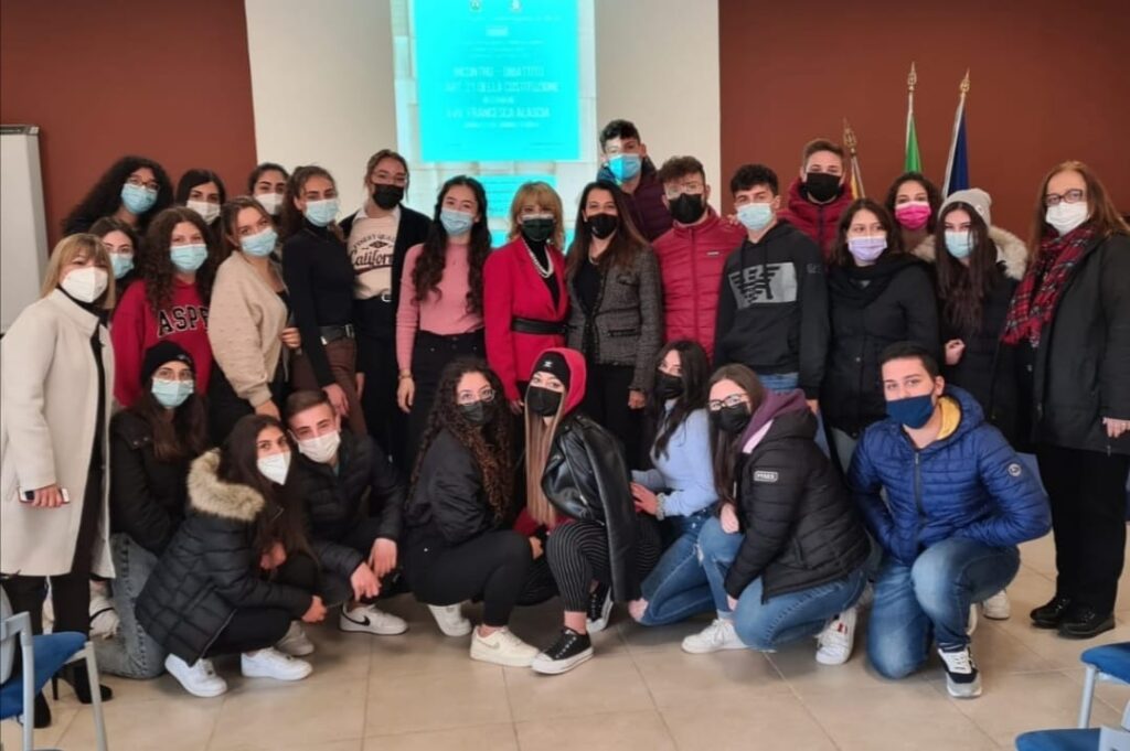 SANT’AGATA MILITELLO – Gli studenti del Torricelli ancora una volta cittadini attivi: incontro-dibattito sull’art. 21