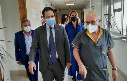 SICILIA – Covid, incontro con vertici sanitari, Razza: «Rafforzare i servizi, ma i cittadini devono vaccinarsi
