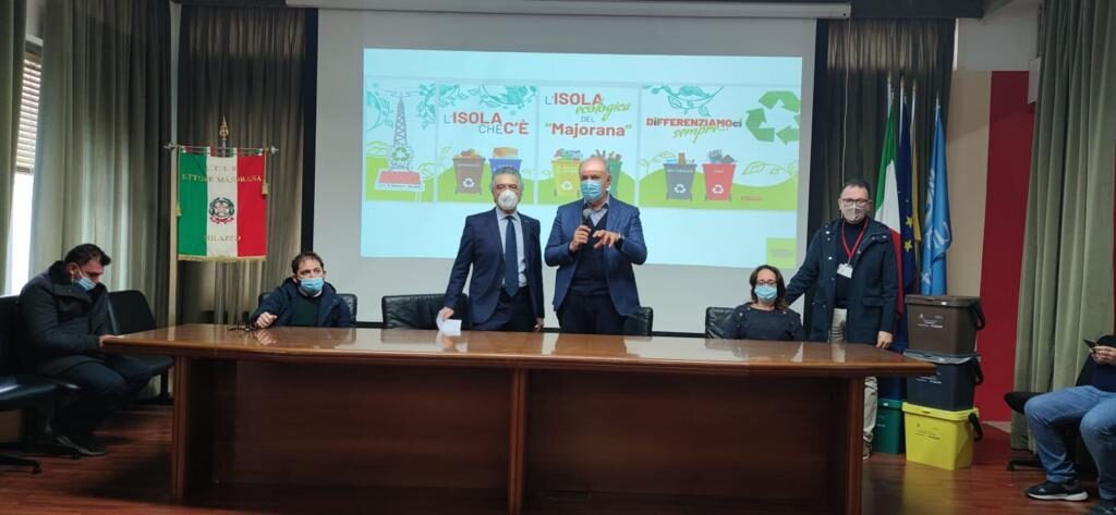 MILAZZO – Al Majorana gli studenti “nativi ambientali” inaugurano la raccolta differenziata in sinergia col Comune