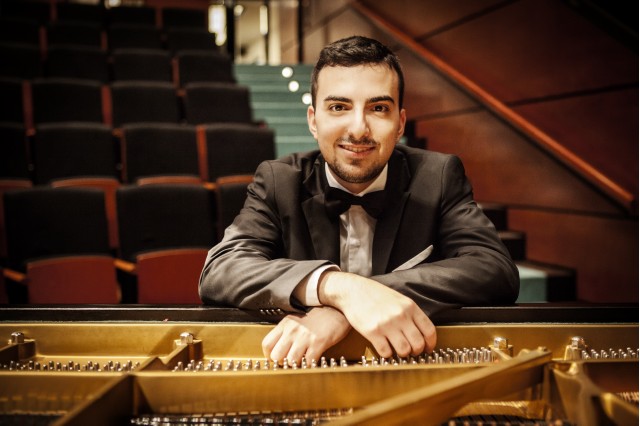 ALBERTO FERRO – “Un ritratto dell’Italia dal 700 ad oggi”. Domenica 30 al Palacultura concerto per la Filarmonica Laudamo