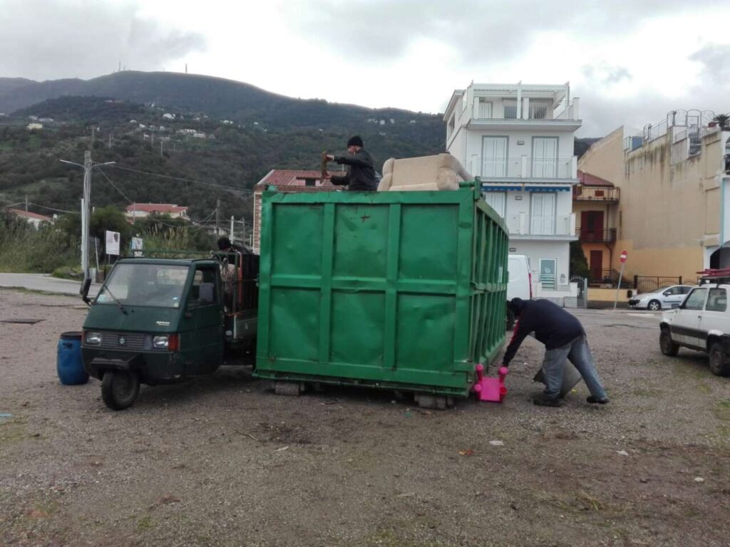 GIOIOSA MAREA – Interventi di bonifica sul territorio comunale, rimossi rifiuti ingombranti abbandonati