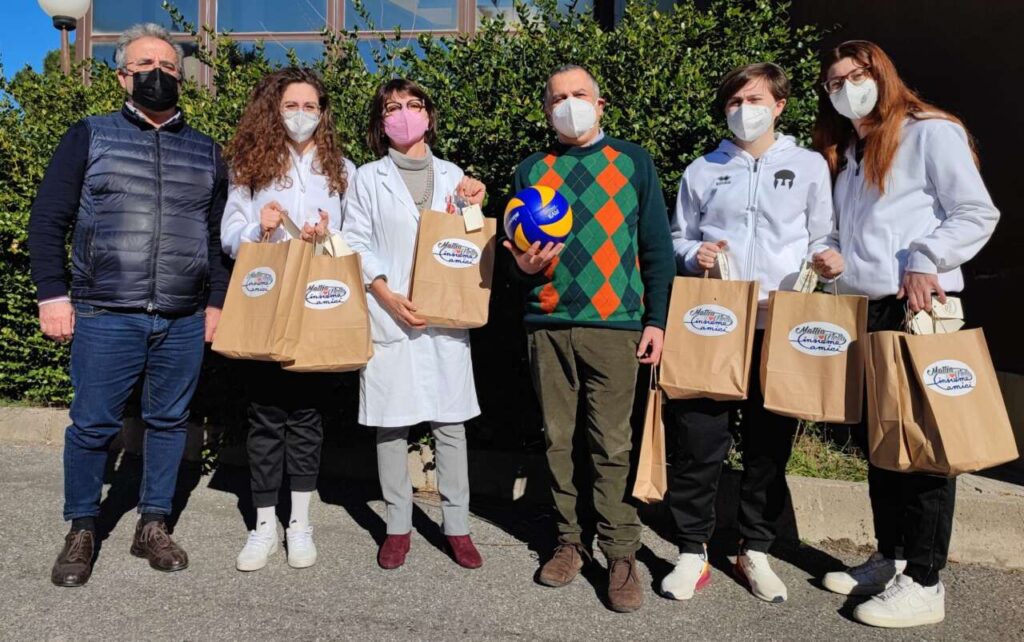 “MISSIONE SORRISO” – La Fondazione Mattia porta le calze della Befana ai giovanissimi ricoverati alla “pediatria” di Patti